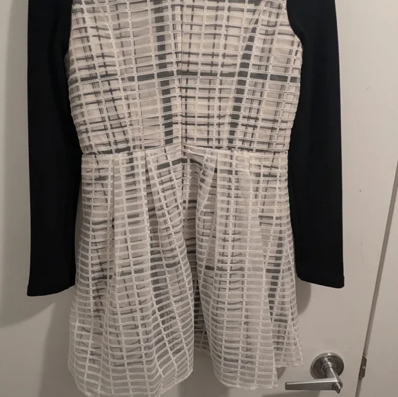 7. Modifier White and Black Checkered Dress Size Small (S) - Picture 8 of 8